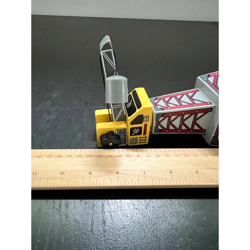 Brio Thomas the Train Wooden Tower Crane Toy Magnetic Hoist Construction 10.5in